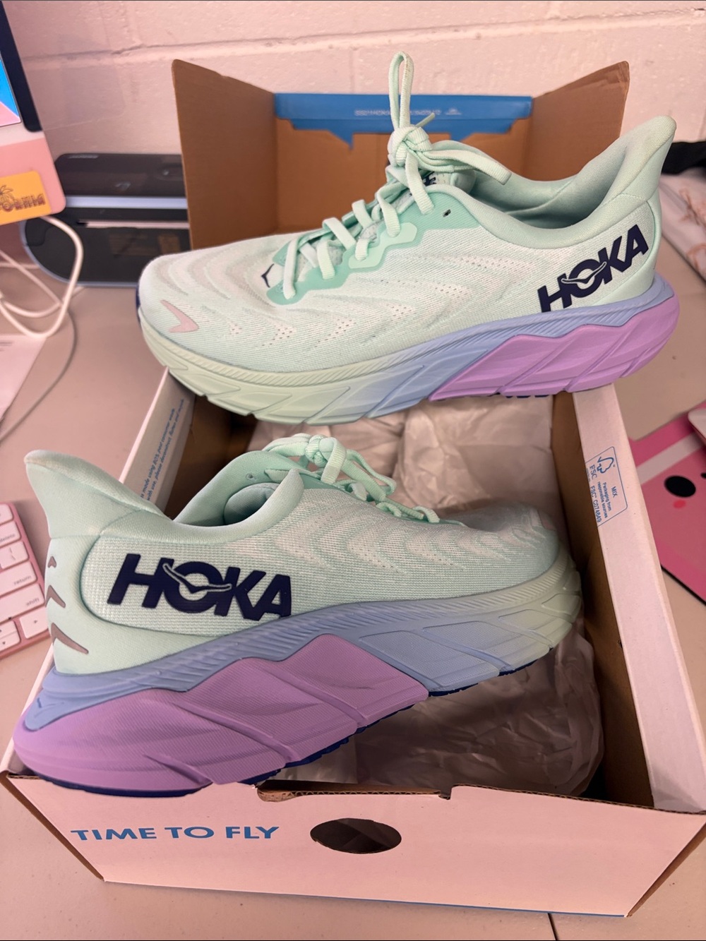 W/box W Arahi 6 Sz 8.5B women's Hoka Mint Green and Lavender Athletic Sneakers - Picture 1 of 6